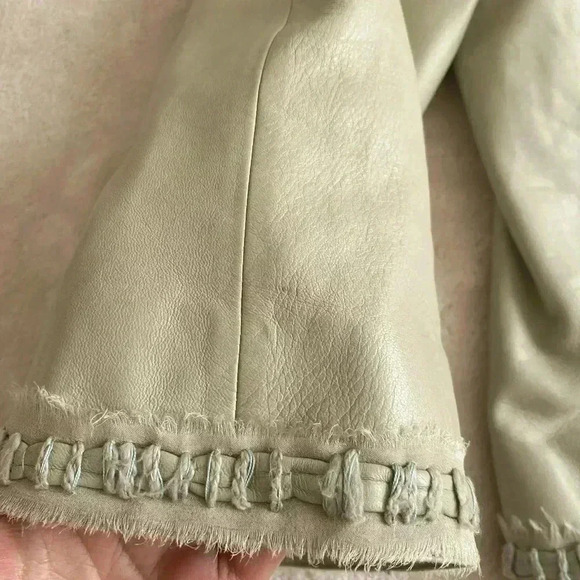 CHANEL Light Green Jacket size medium new - Picture 10 of 16